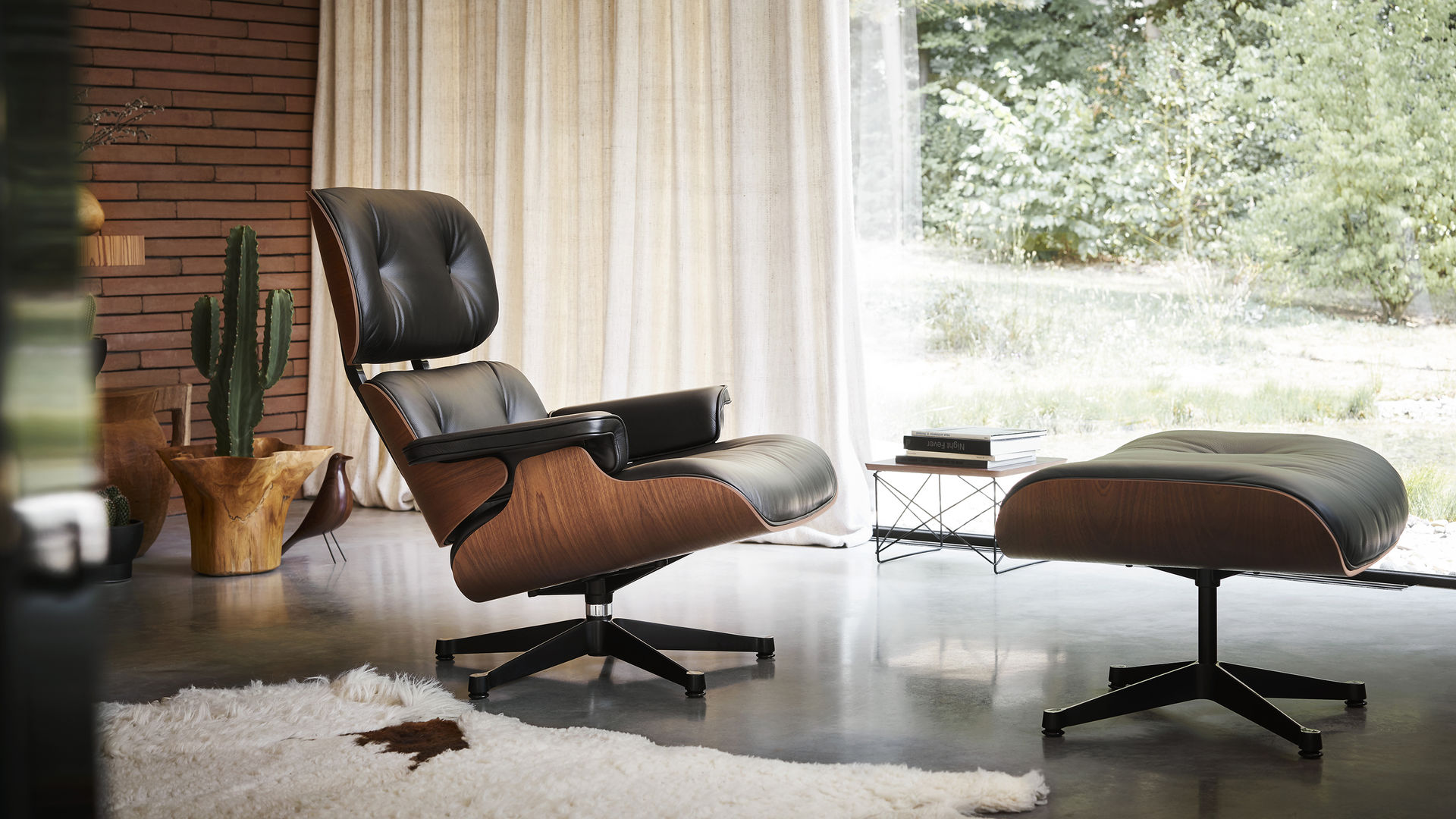 AD_Lounge Chair Ottoman Mahogany LTR Eames House Bird Walnut_web_16-9