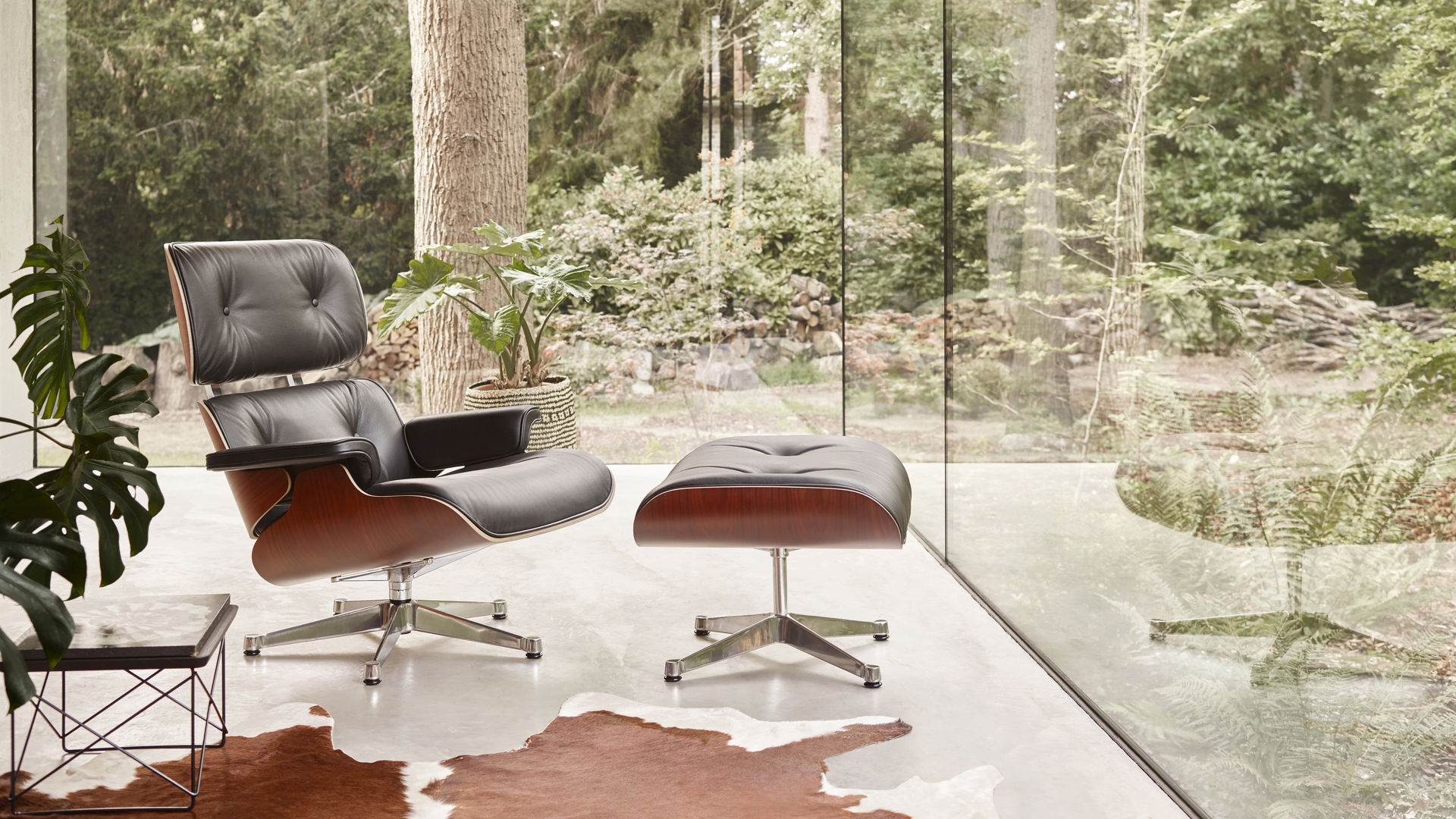 Eames Lounge Chair & Ottoman Occasional Table LTR_web_16-9