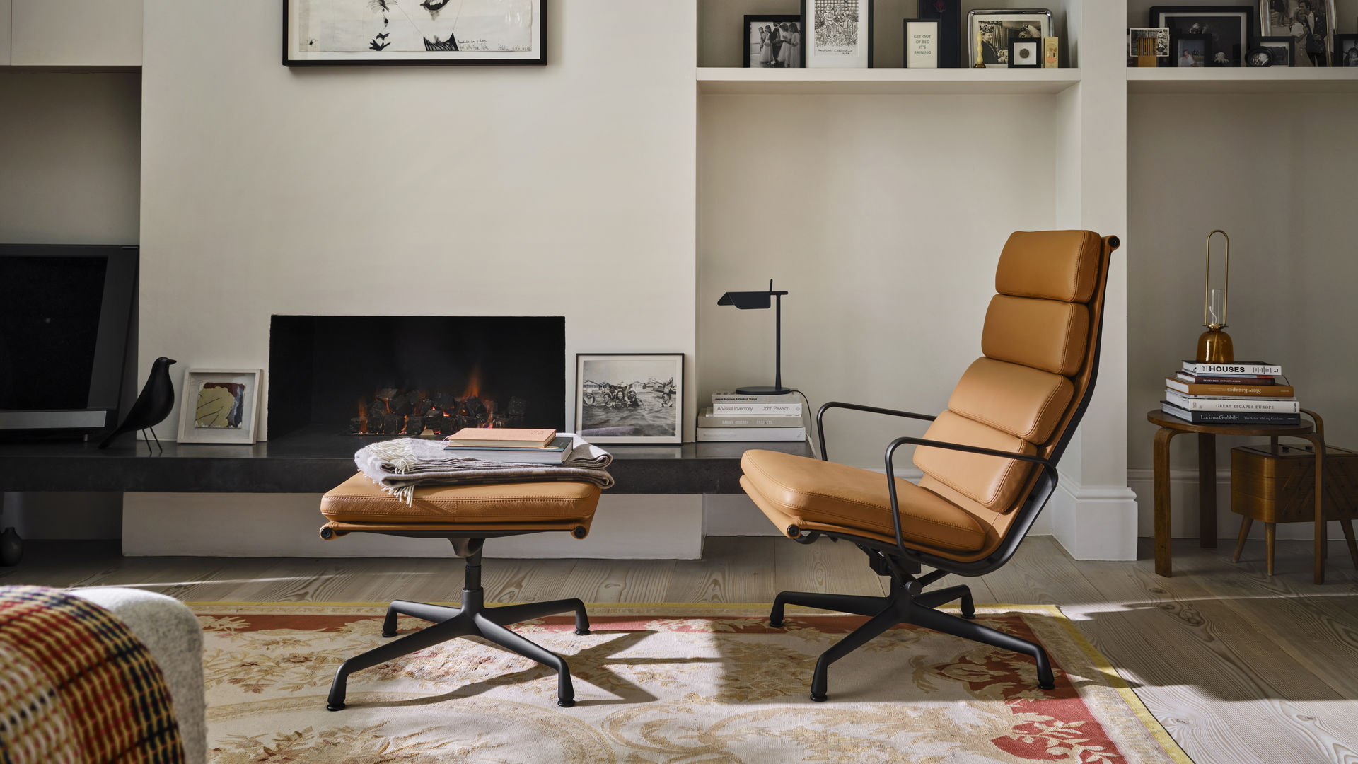 Soft Pad Chair EA 222 & EA 223 Eames House Bird Eames Wool Blanket_web_16-9